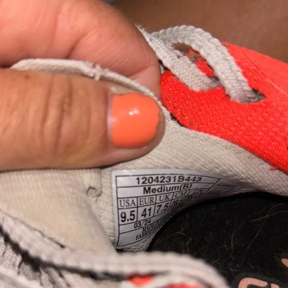 Brooks Women's White and Pink Running Shoes - Picture 4 of 4